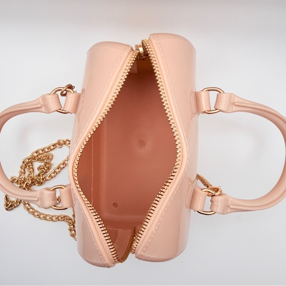 Cute & Fun Pale Pink Handbag with Gold Chain - Picture 5 of 10